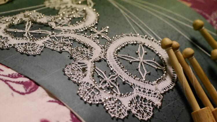 Csipkeverés Illés Veronikával