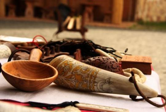 Mesterségek napja: Fafaragás Gosztonyi Zoltánnal a Katica Tanyán